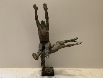 Nr. 4 Turner im Aufwärmmodus 2019 Bronze 20 x 20 x 3 cm