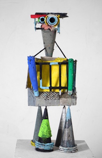 Nr. 53 Kleiner Hocker 2023 Collage-Plastik versch. Mat. bemalt 62 x 23 x 18 cm